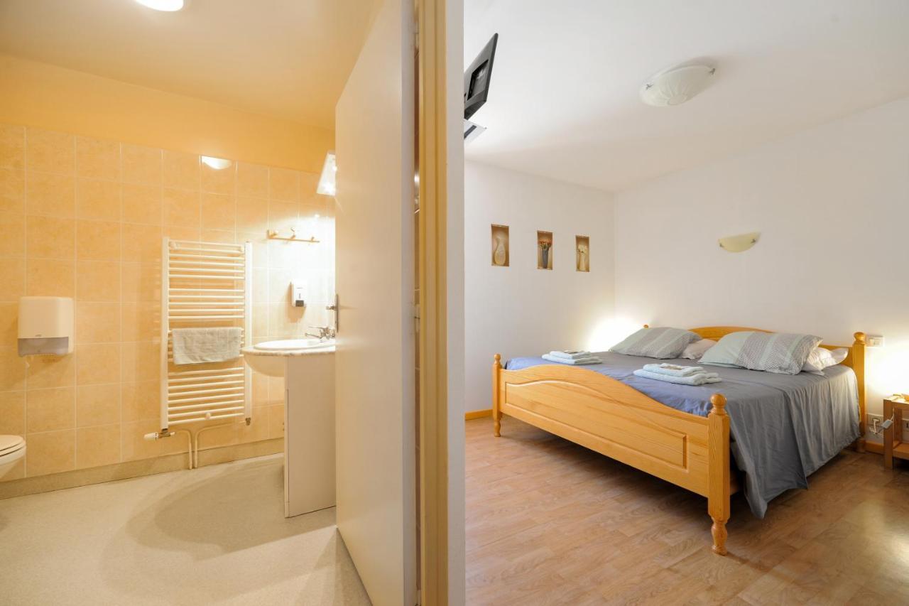 Chambres D'Hotes De L'Auberge L'Astrassadou Rezentieres ภายนอก รูปภาพ